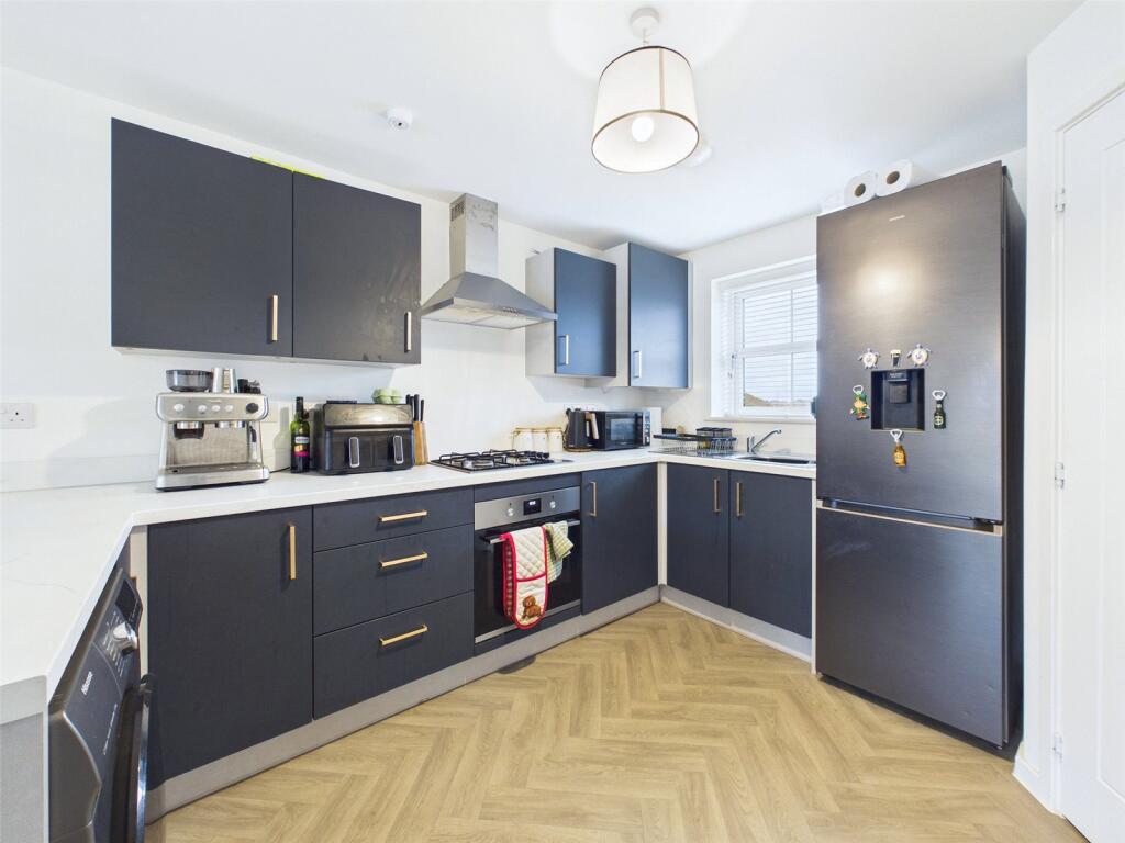 House in Doncaster, Armthorpe - More