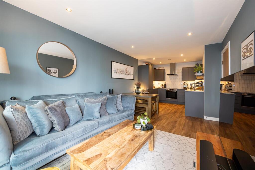 Apartment in Manchester, Hulme - More