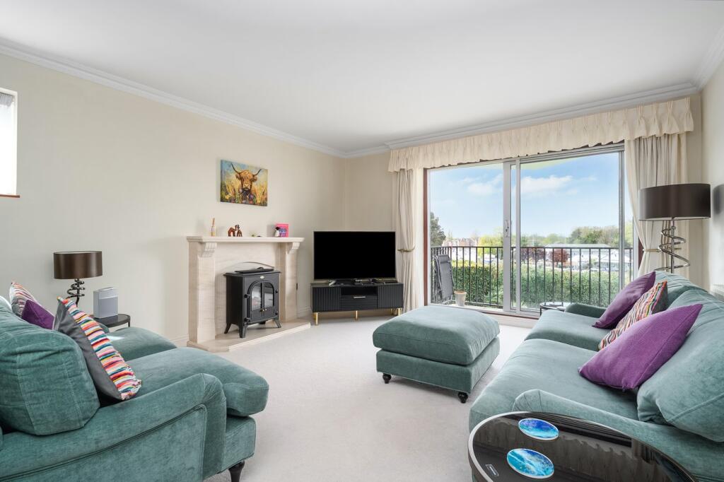 Apartment in Walton-on-Thames, Surrey - View 5