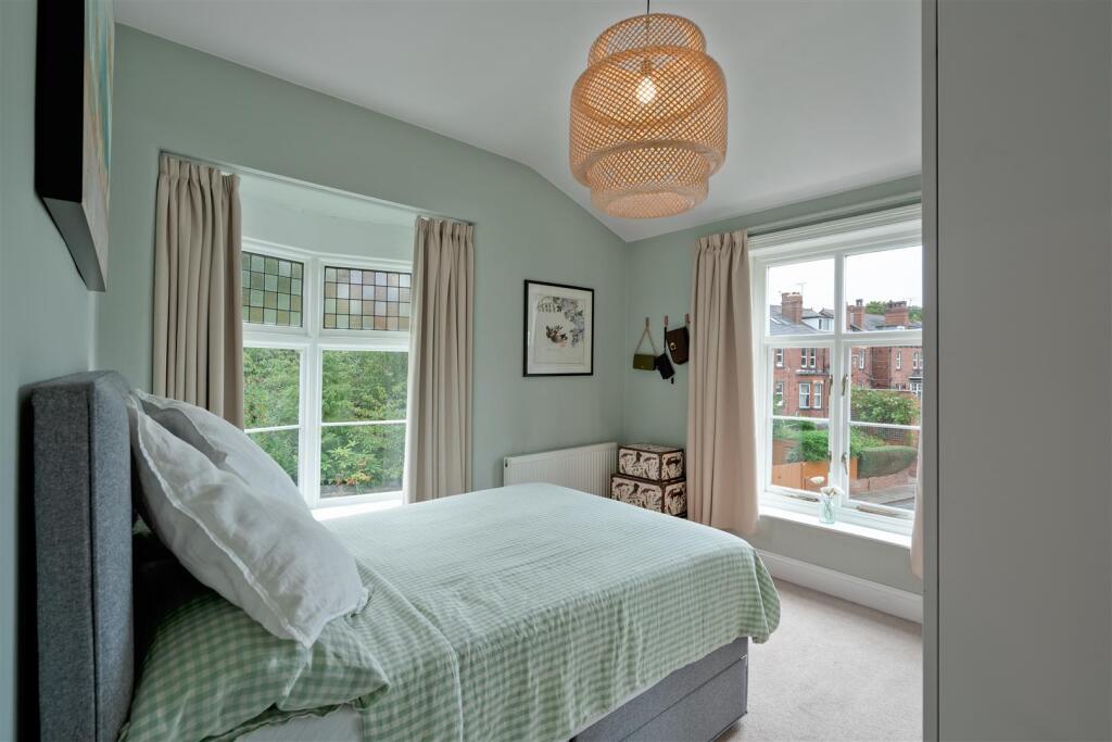 House in Leeds, Beckett Park, Headingley - More