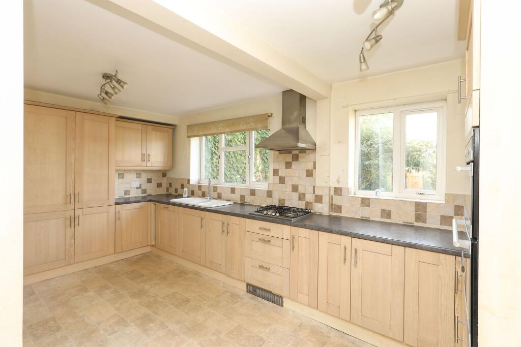 House in Chesterfield, Brimington Common, Brimington - View 4