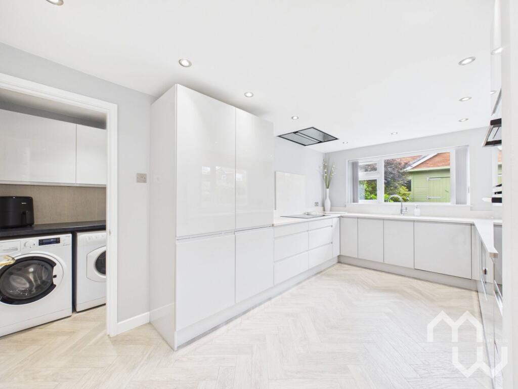 Perfectly Positioned in Aughton Village, Aughton – pohled 6