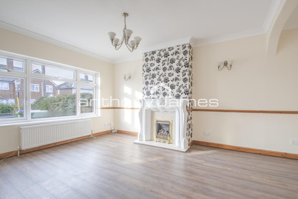 Main image of property: Long Lane, Bexleyheath, DA7