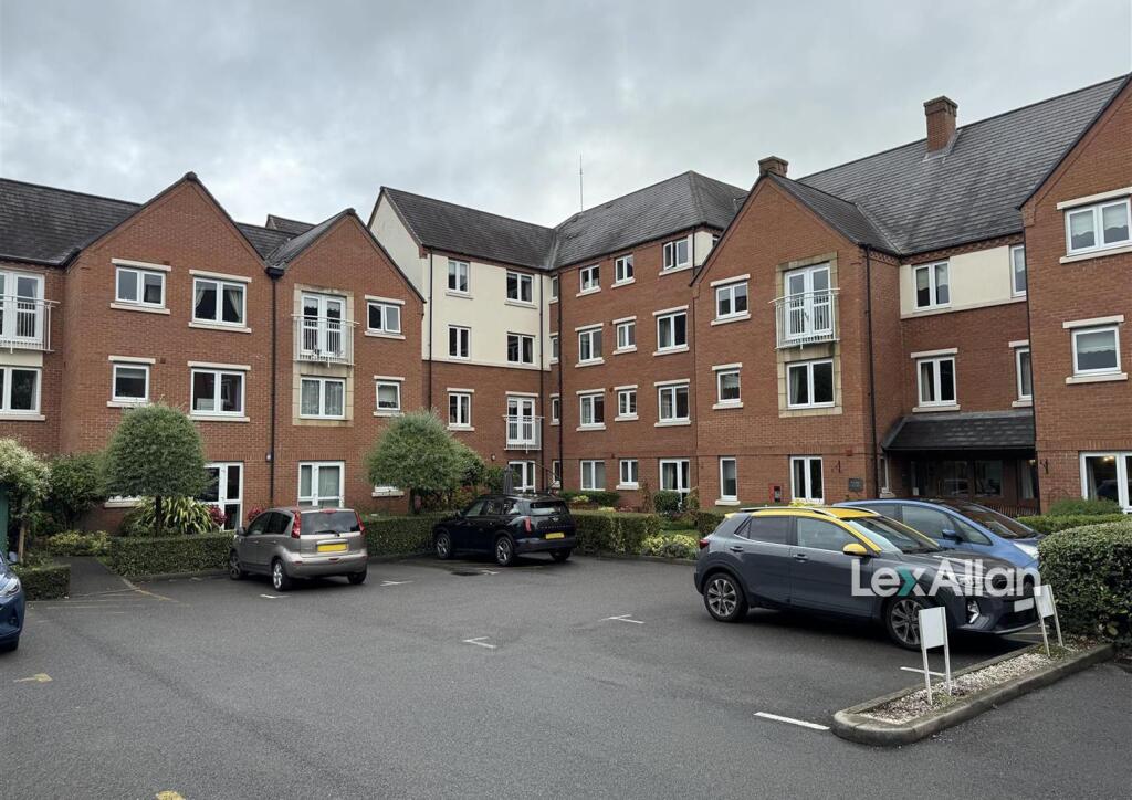 1-bed flat on Drury Lane, Stourbridge, £110,000