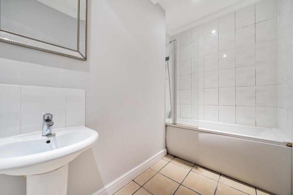 Apartment in Redhill - View 5