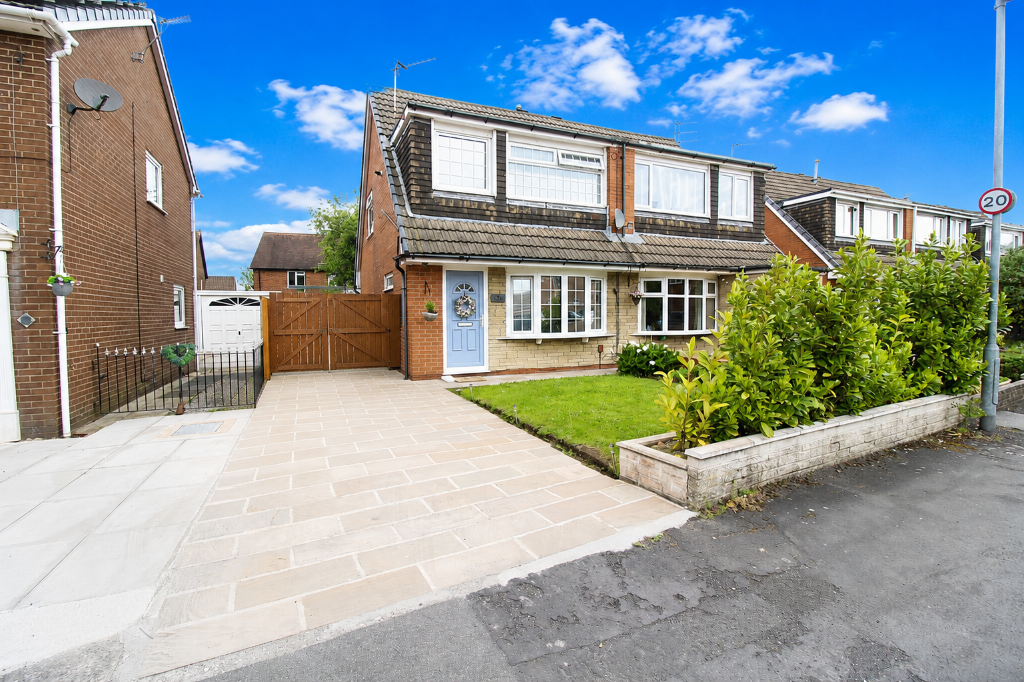 Main image of property: Larchwood Crescent, Leyland, Lancashire, PR25