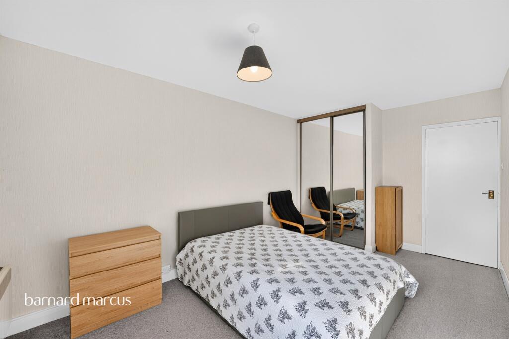 Apartment in London - More