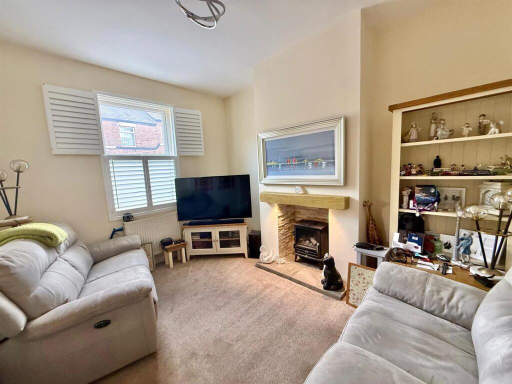 House in Macclesfield, Moss Rose - View 2
