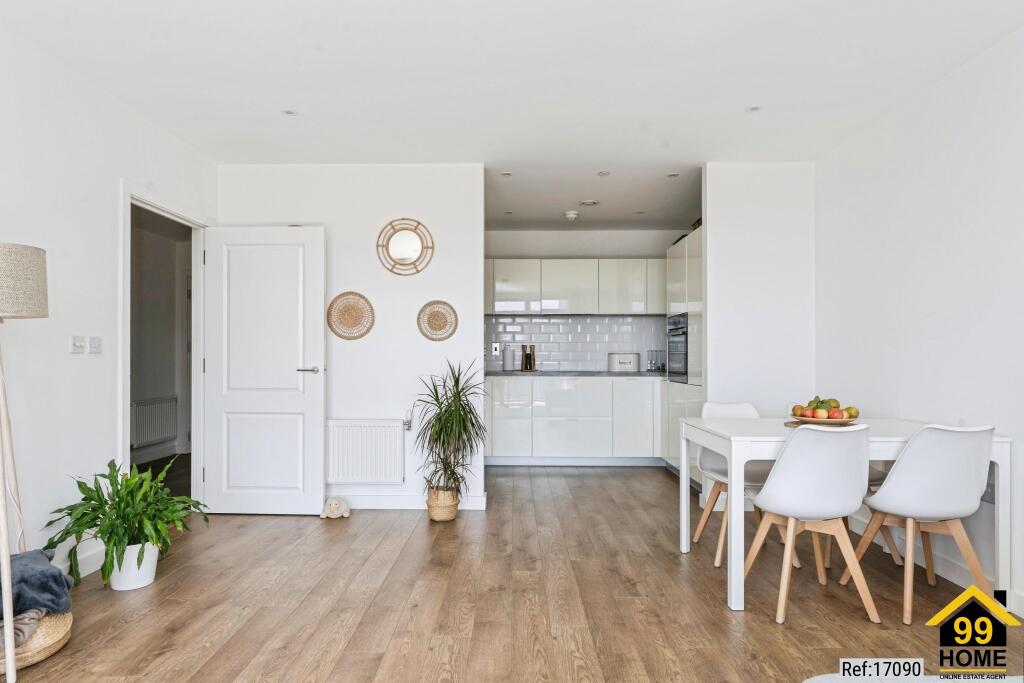 Apartment in London, Lansbury Square, Poplar - View 2