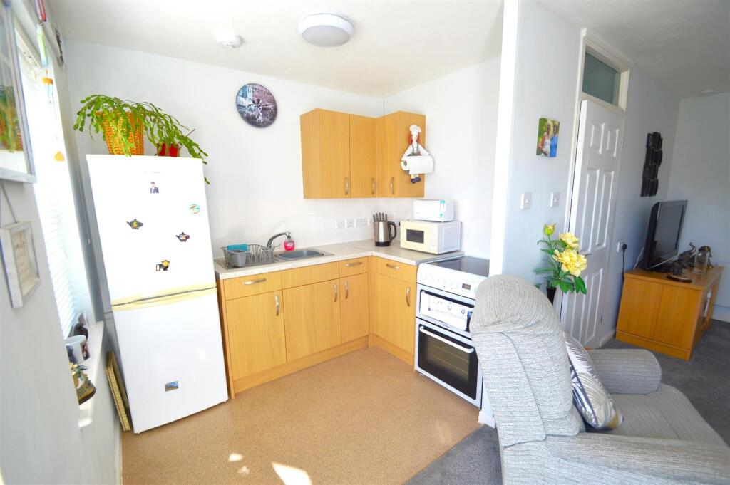 Lucam Lodge, The Garners, Rochford photo 3