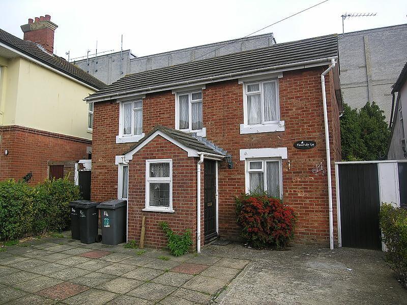 Main image of property: 6 bedroom Detached House in Winton