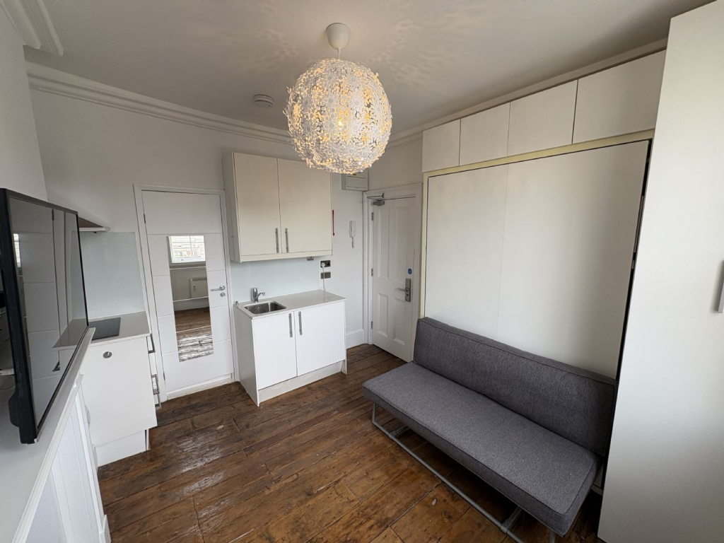 Studio flat for rent