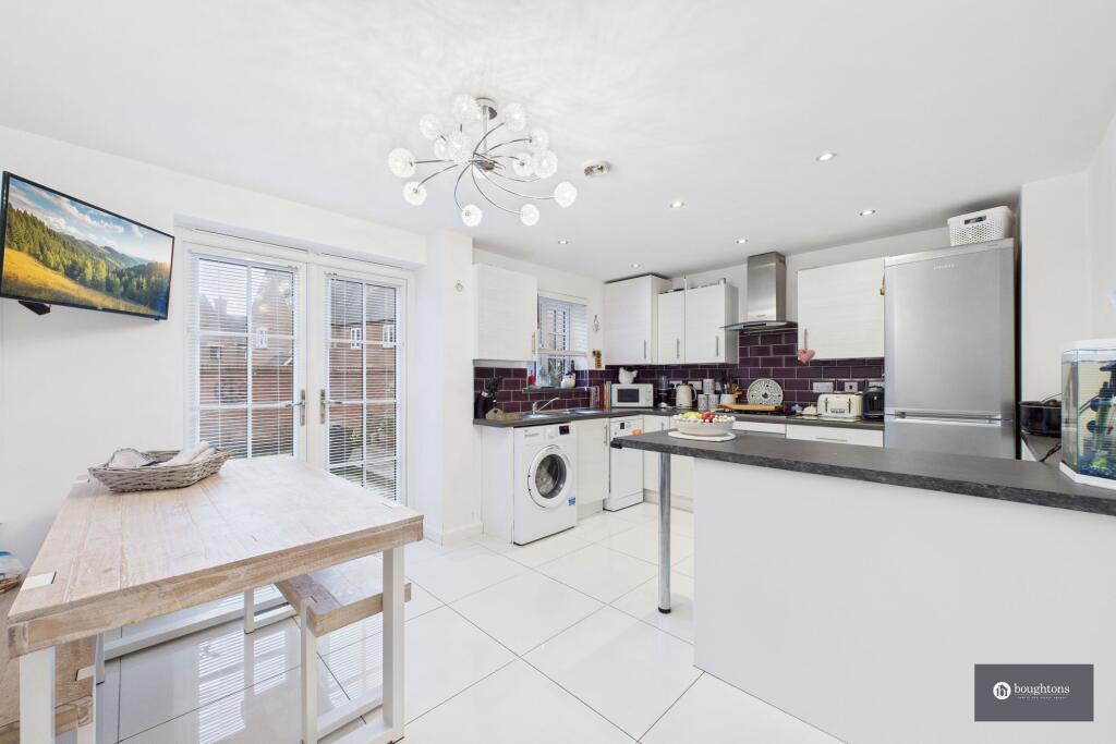 House in Brackley, Radstone Fields - View 2