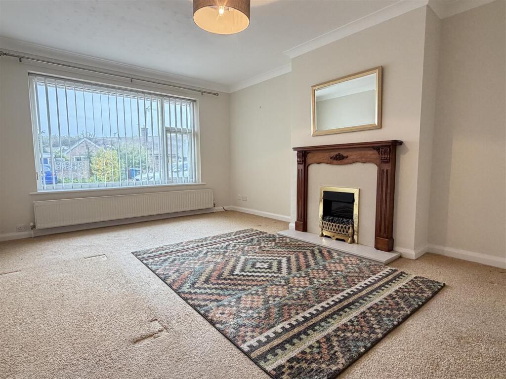 Pinewood Crescent, Lytham photo 2