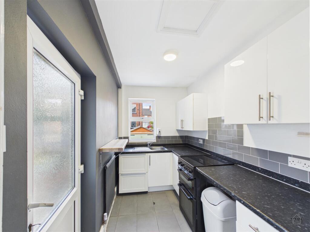 House in Chesterfield, Derbyshire - View 5
