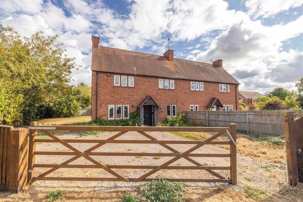Main image of property: Meadow Way, Fifield, Maidenhead