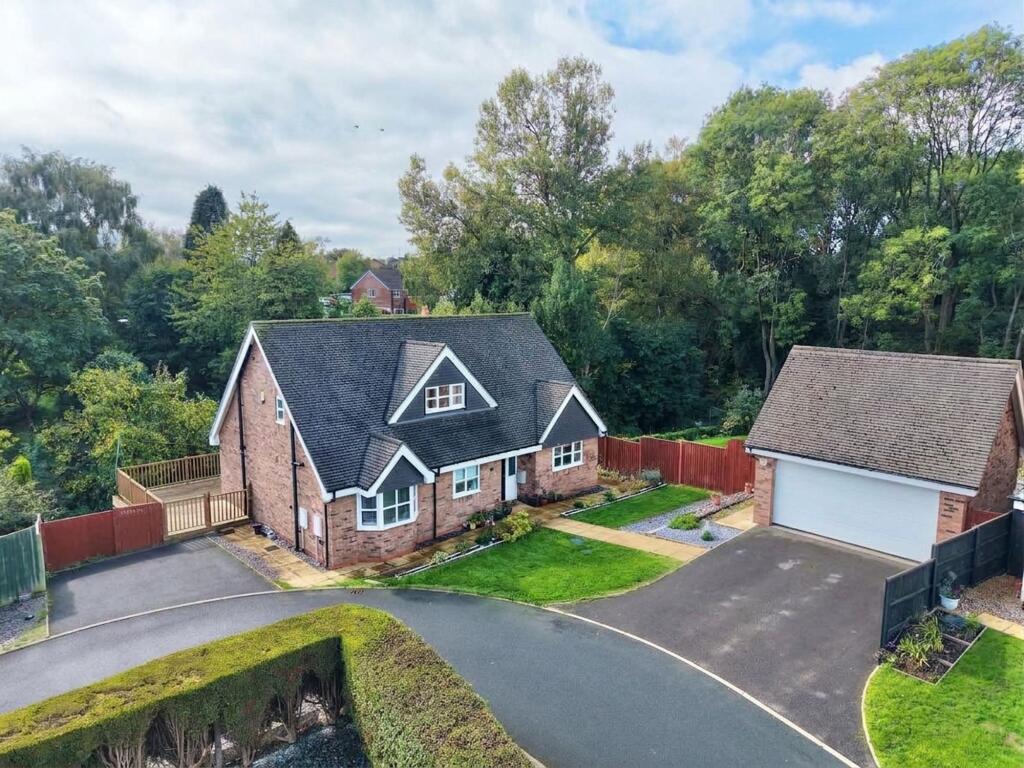 House in Stoke-on-Trent - View 4