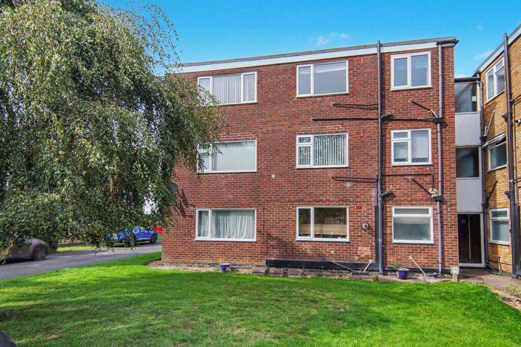 2-bed flat on Upper Eastern Green Lane, Coventry, CV5, £140,000