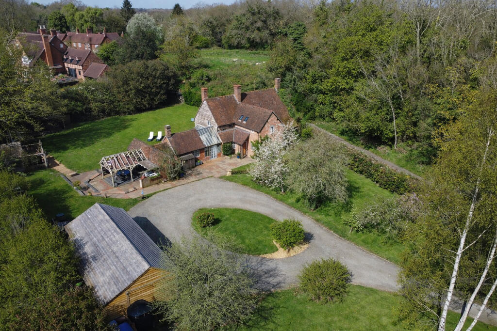 Main image of property: Stareton Lane, Nr Kenilworth, Triple Car Port & Circa 1 Acre
