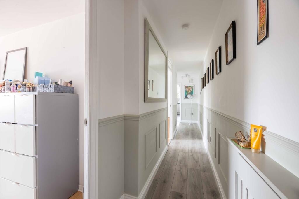 Apartment in Slough - View 5