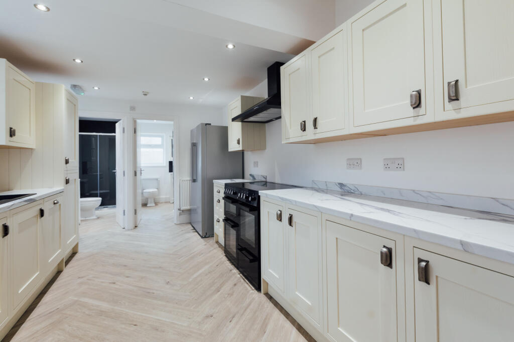 Main image of property: Newland Avenue, Hull