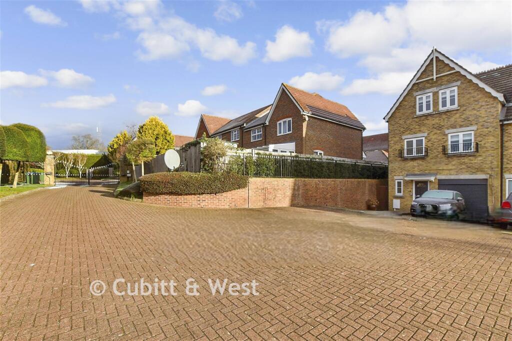 Main image of property: Cobbetts Mews, Pulborough, West Sussex