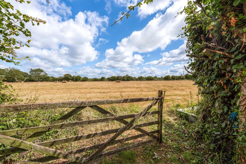 House in Chichester, Hunston - View 3