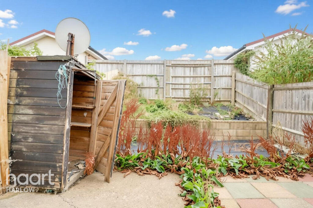 House in Harlow, Staple Tye - View 5