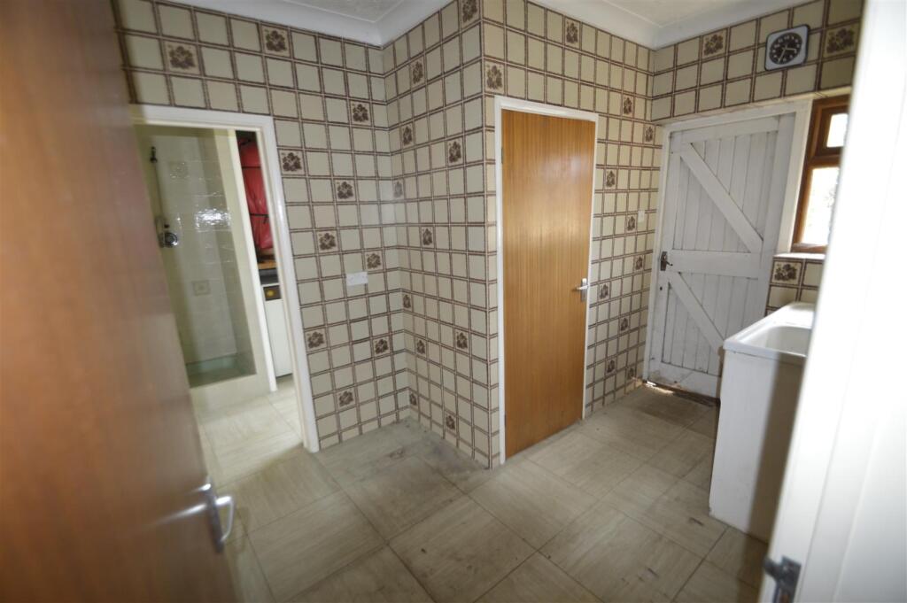 House in Romford - More