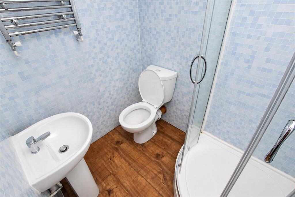 6 bedroom house for rent