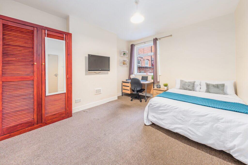 6 bedroom terraced house for rent