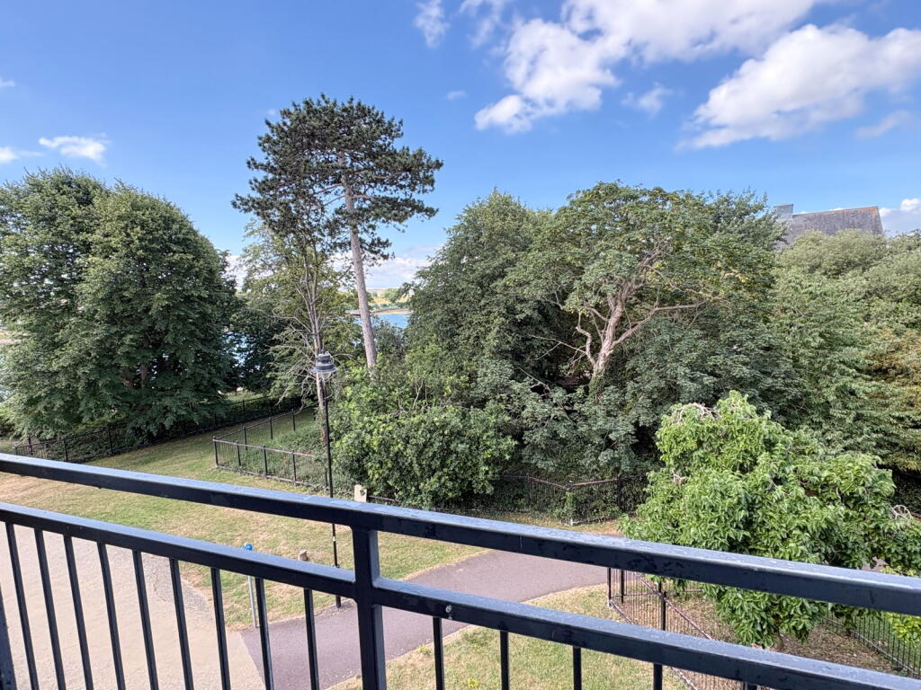 Apartment in Gosport, Hampshire - View 4