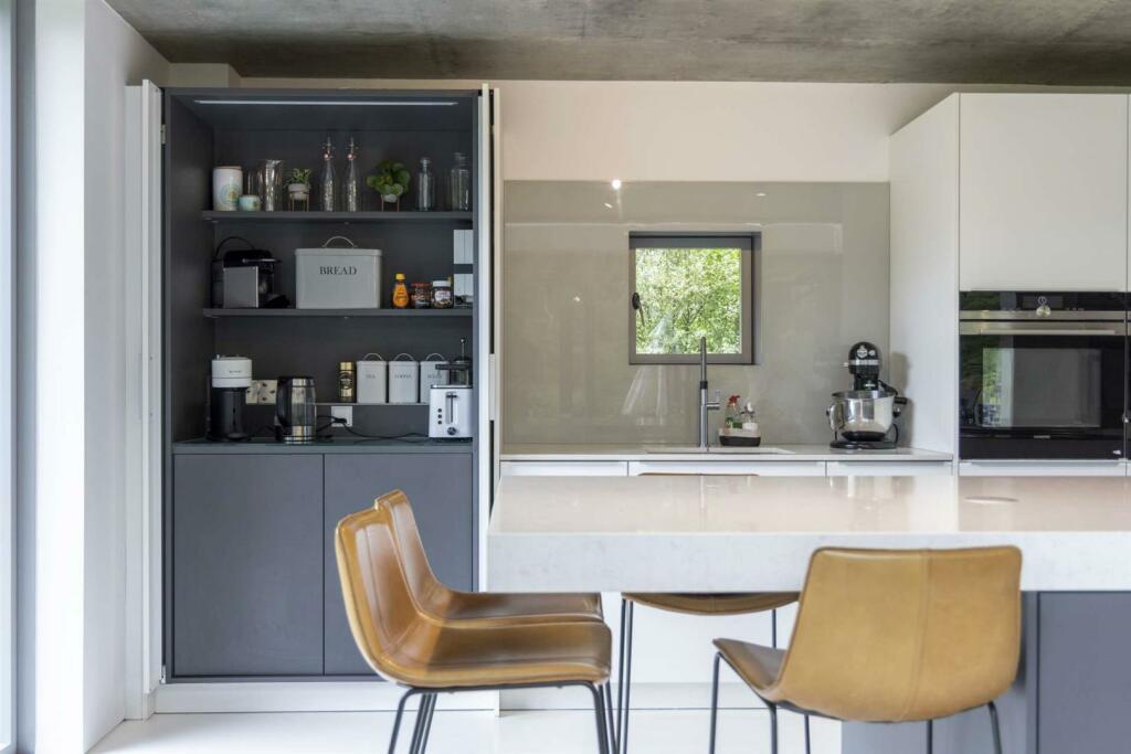 Hoe Lane, Abinger Hammer, Dorking - Photo 11