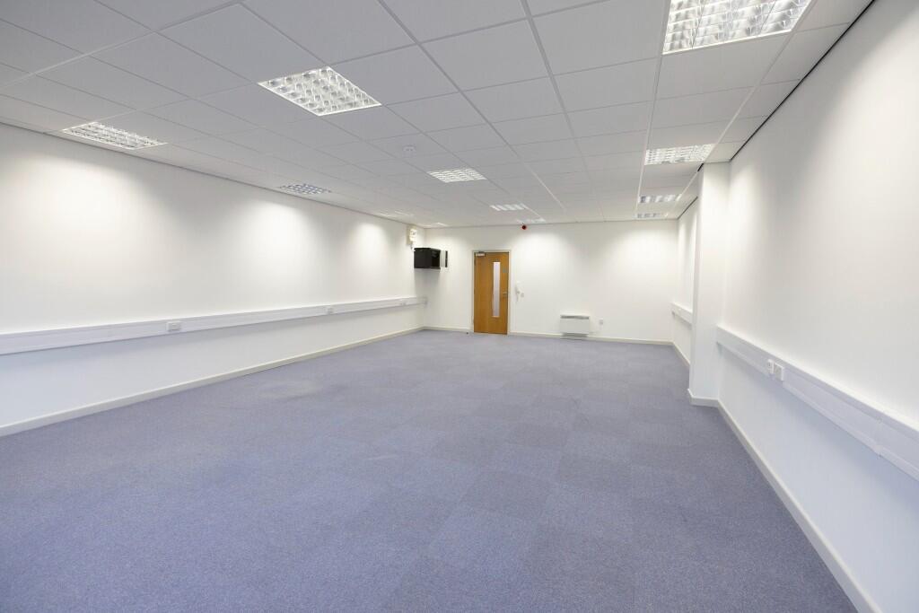 650 sq ft office