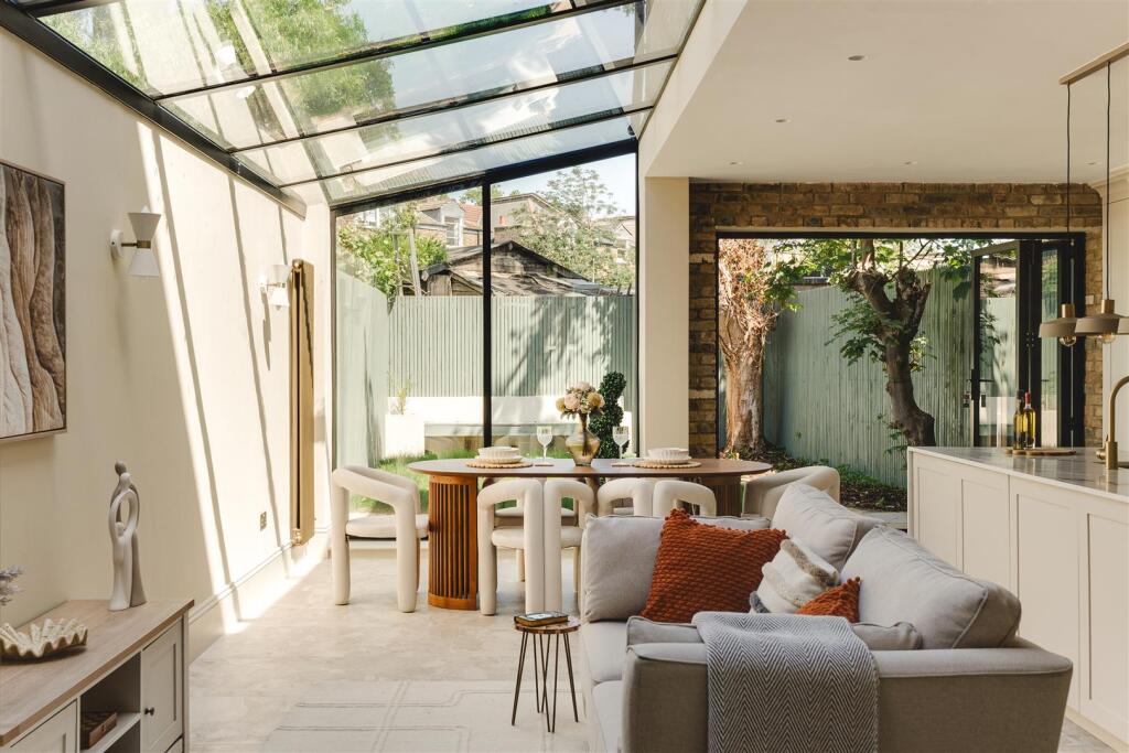 House in London - View 5