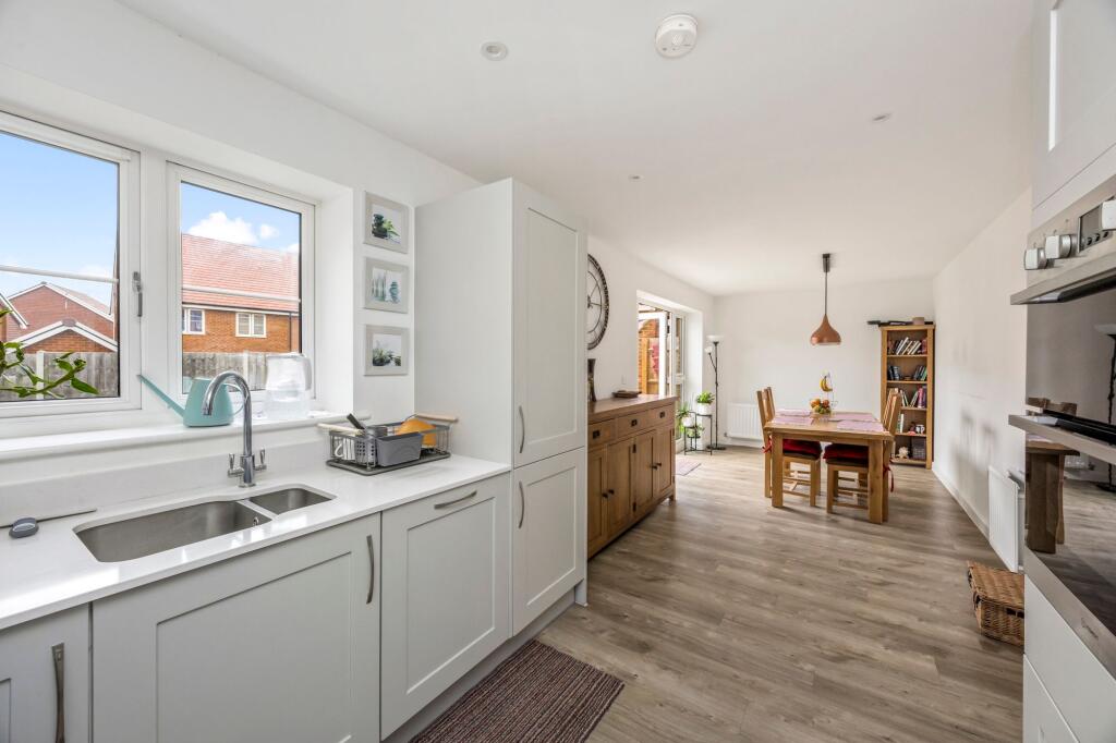 Flint Street, Faygate, RH12 - View 2