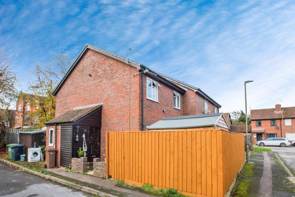1-bed house on Riley Close, Abingdon, £250,000