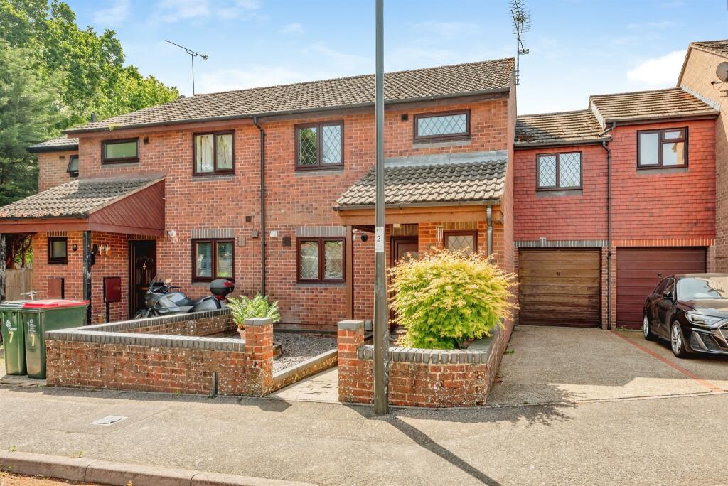House in Crawley, Southgate - View 2