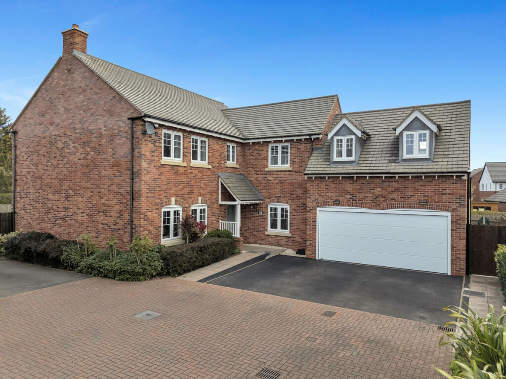 Main image of property: Greendale Road, Nuneaton, CV11 6RN