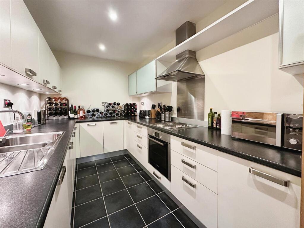 Trent Place, Warwick - More
