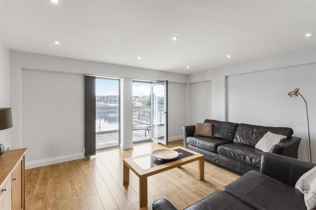 Apartment in Doncaster, Lakeside - View 5