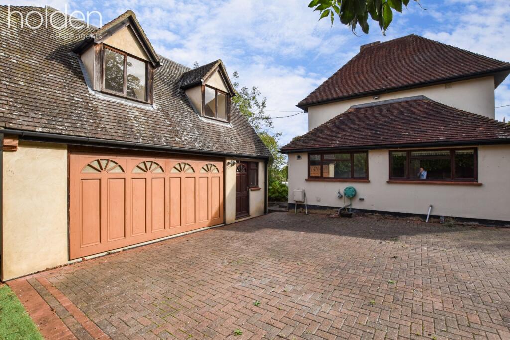 House in Maldon - More