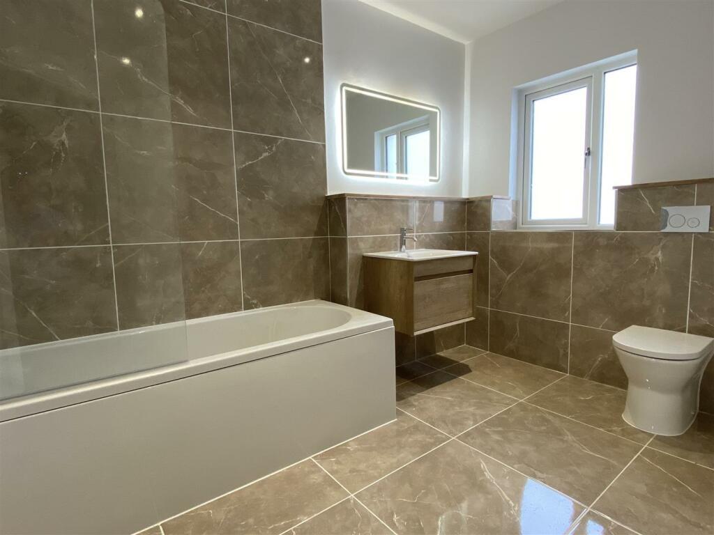 2-bed flat on Beaumaris, LL58 8AZ, £299,950
