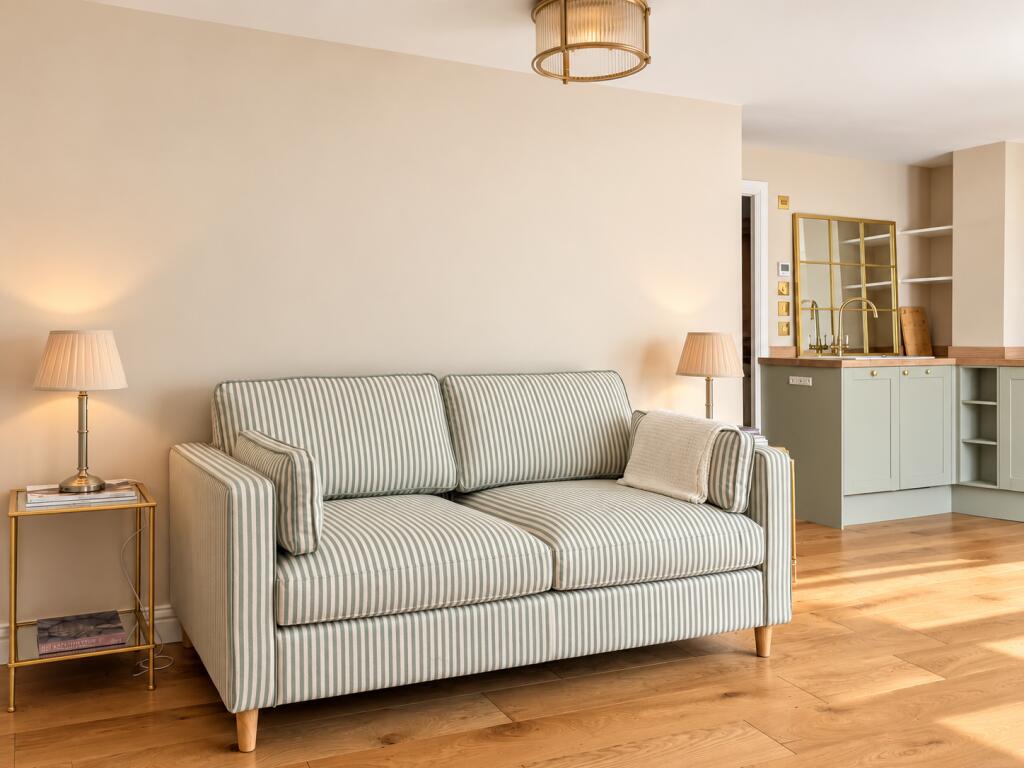 Apartment in London, North Kensington - View 3