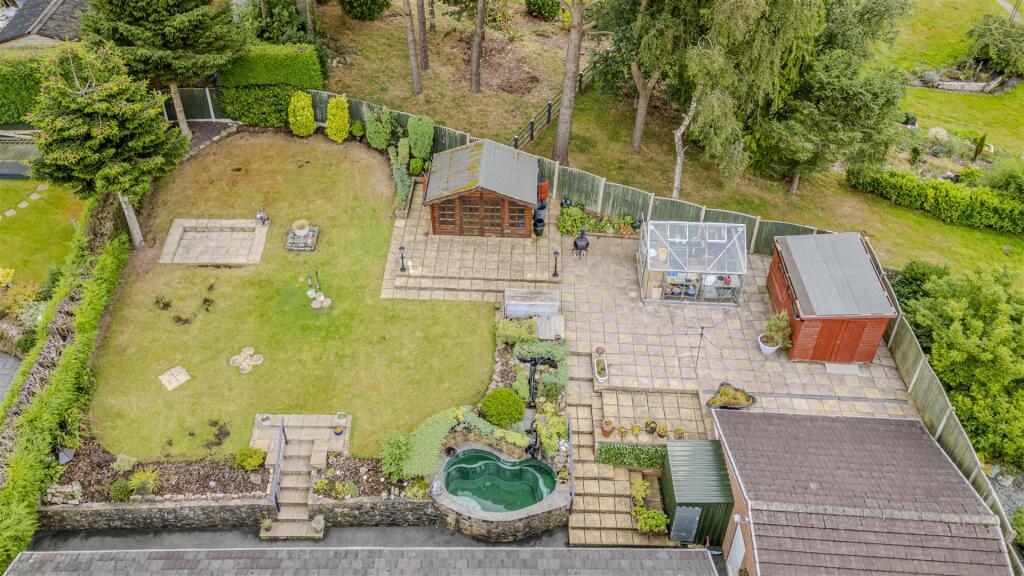 Birchall Close, Leek, Staffordshire, ST13 5RQ photo 2