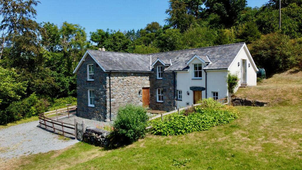 Main image of property: Talsarnau, LL47