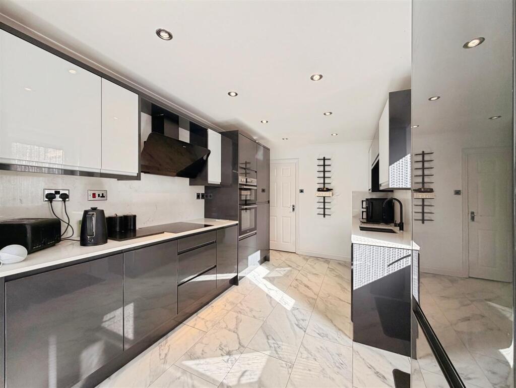 House in Doncaster - View 5