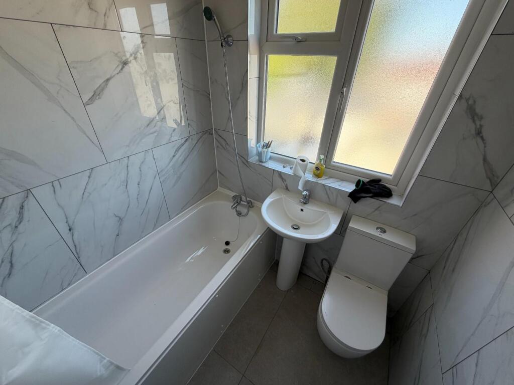 Apartment in Broxbourne, Waltham Cross - More