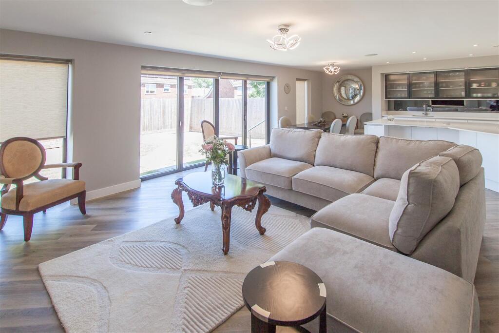 House in Brentwood, Doddinghurst - View 2