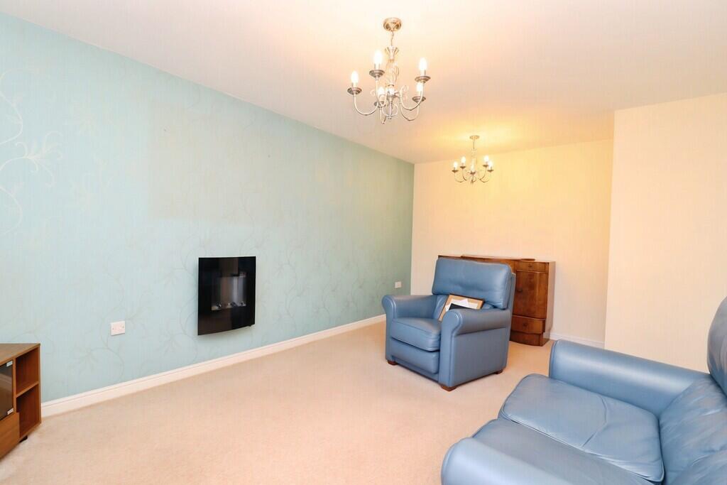 House in Lincoln - View 5